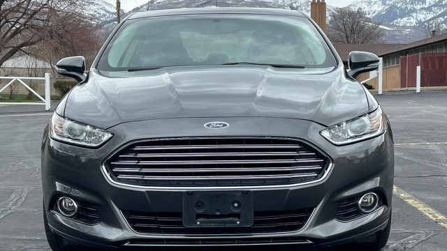 2016-ford-fusion-titanium-4dr-sedan