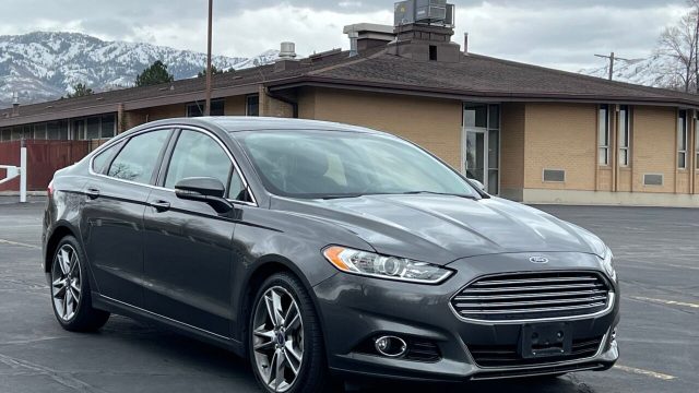 2016-ford-fusion-titanium-4dr-sedan