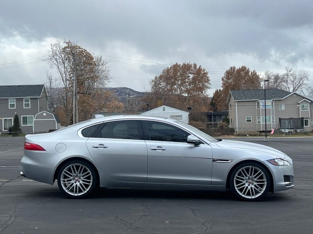 2016-jaguar-xf-35t-prestige-4dr-sedan