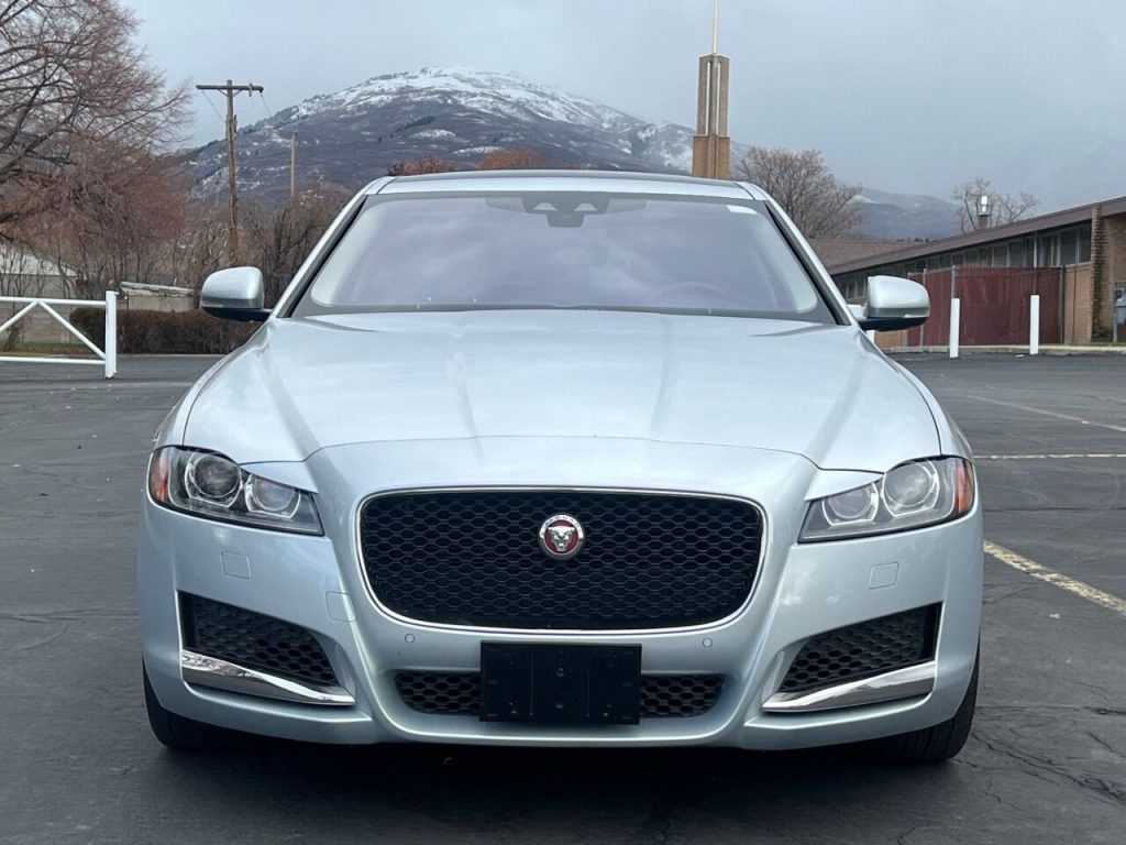 2016-jaguar-xf-35t-prestige-4dr-sedan