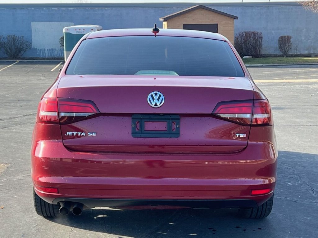 2016-volkswagen-jetta-1-4t-se-4dr-sedan-6a-w-connectivity