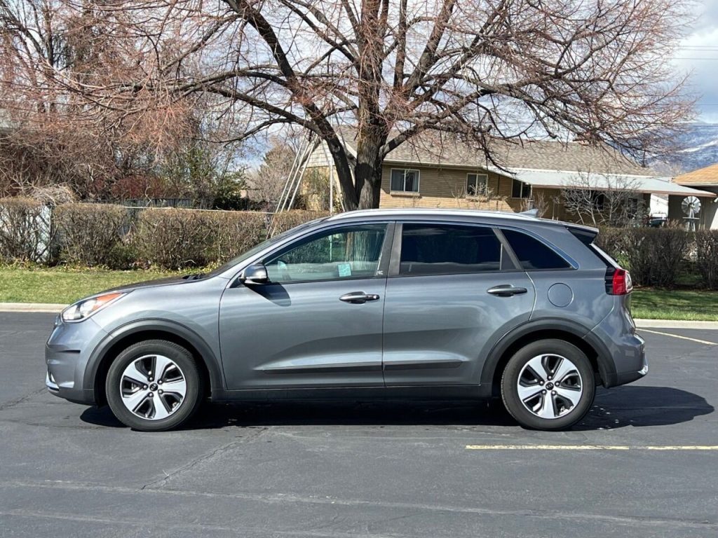 2017-kia-niro-ex-4dr-crossover