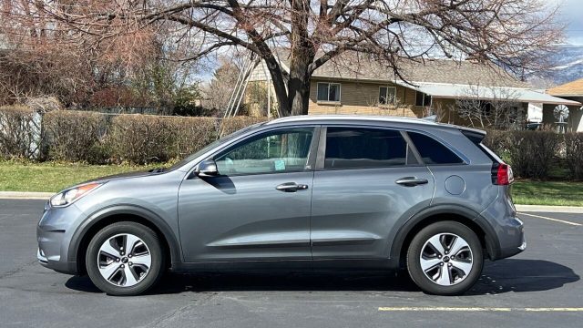 2017-kia-niro-ex-4dr-crossover