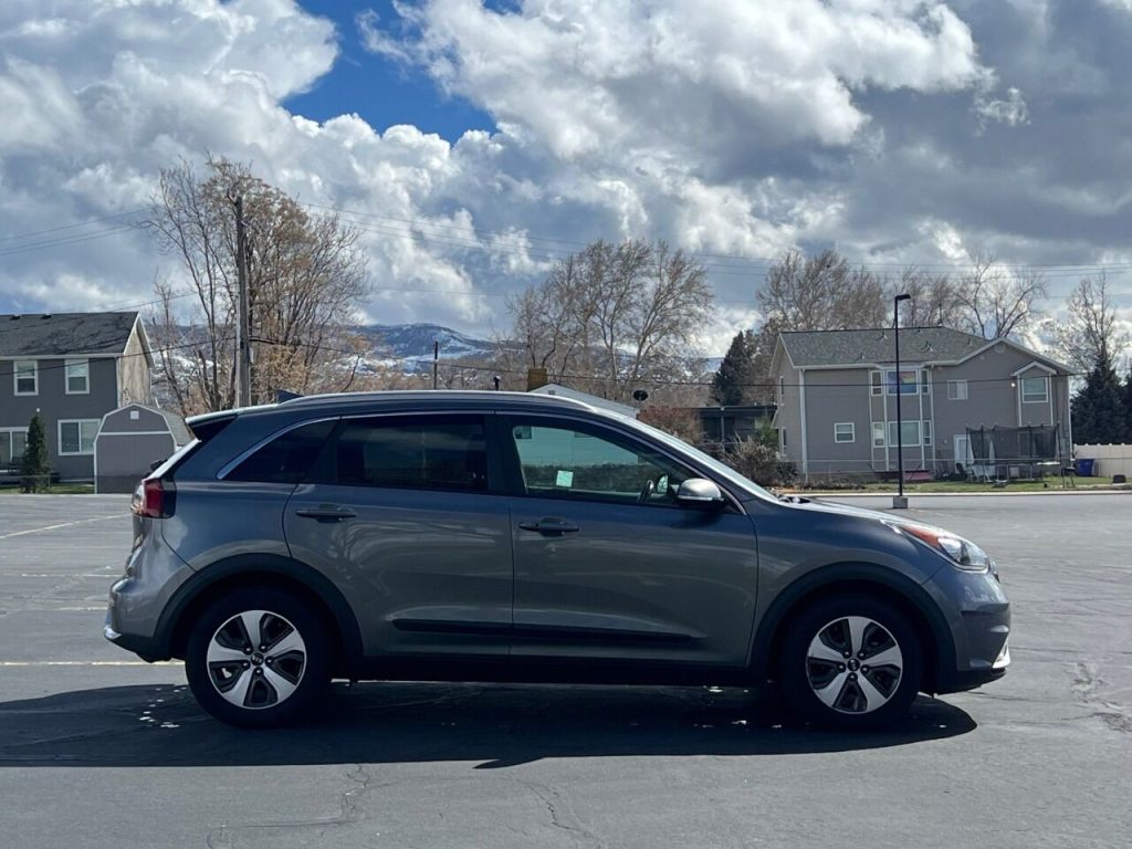 2017-kia-niro-ex-4dr-crossover