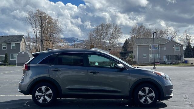 2017-kia-niro-ex-4dr-crossover