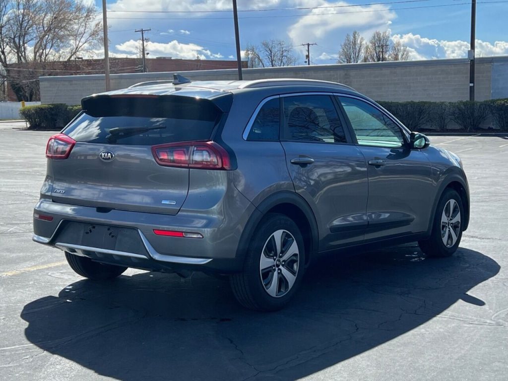 2017-kia-niro-ex-4dr-crossover