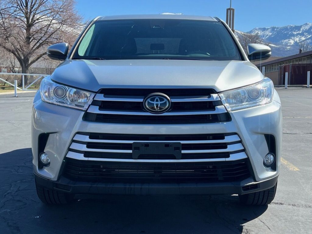 2018-toyota-highlander-le-plus-awd-4dr-suv