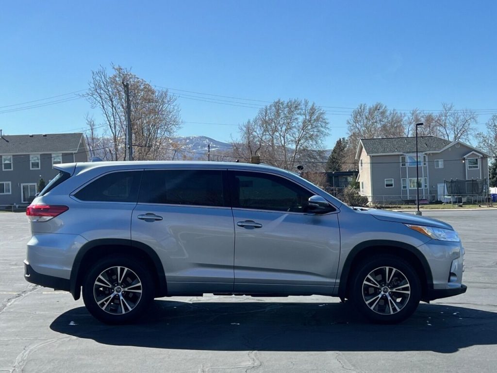 2018-toyota-highlander-le-plus-awd-4dr-suv