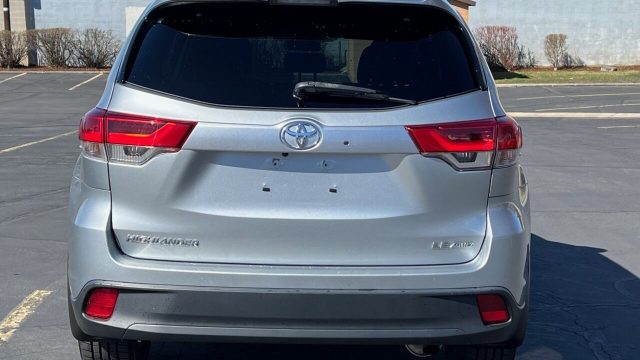 2018-toyota-highlander-le-plus-awd-4dr-suv