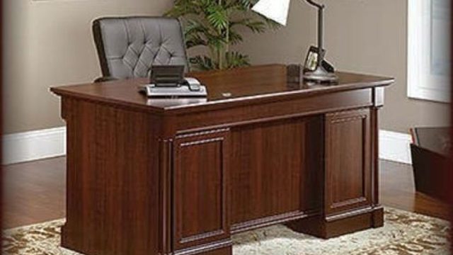 BEAUTIFUL EXECUTIVE DESK