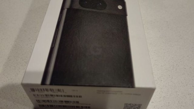 google-pixel-8-450-00-electronics-cell-phone-2080932944_large-2.jpg