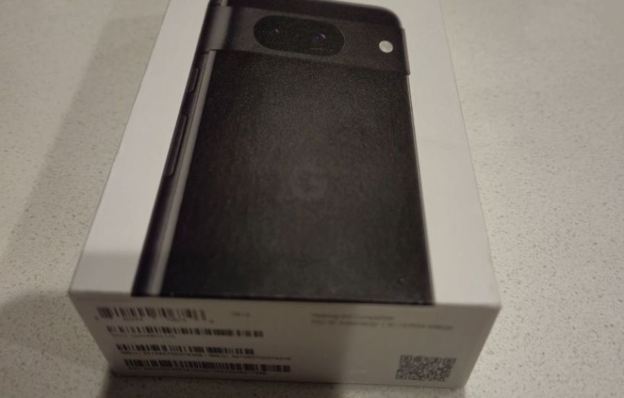 google-pixel-8-450-00-electronics-cell-phone-2080932944_large-2.jpg